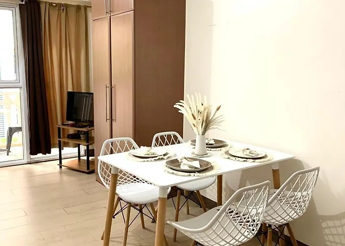 Venice Mall Area Mckinley Hills Taguig Apartment *