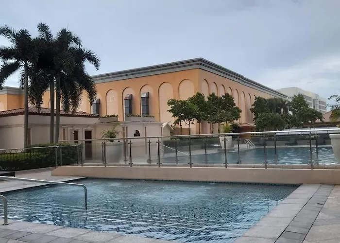Venice Mall Area Mckinley Hills Taguig Apartment